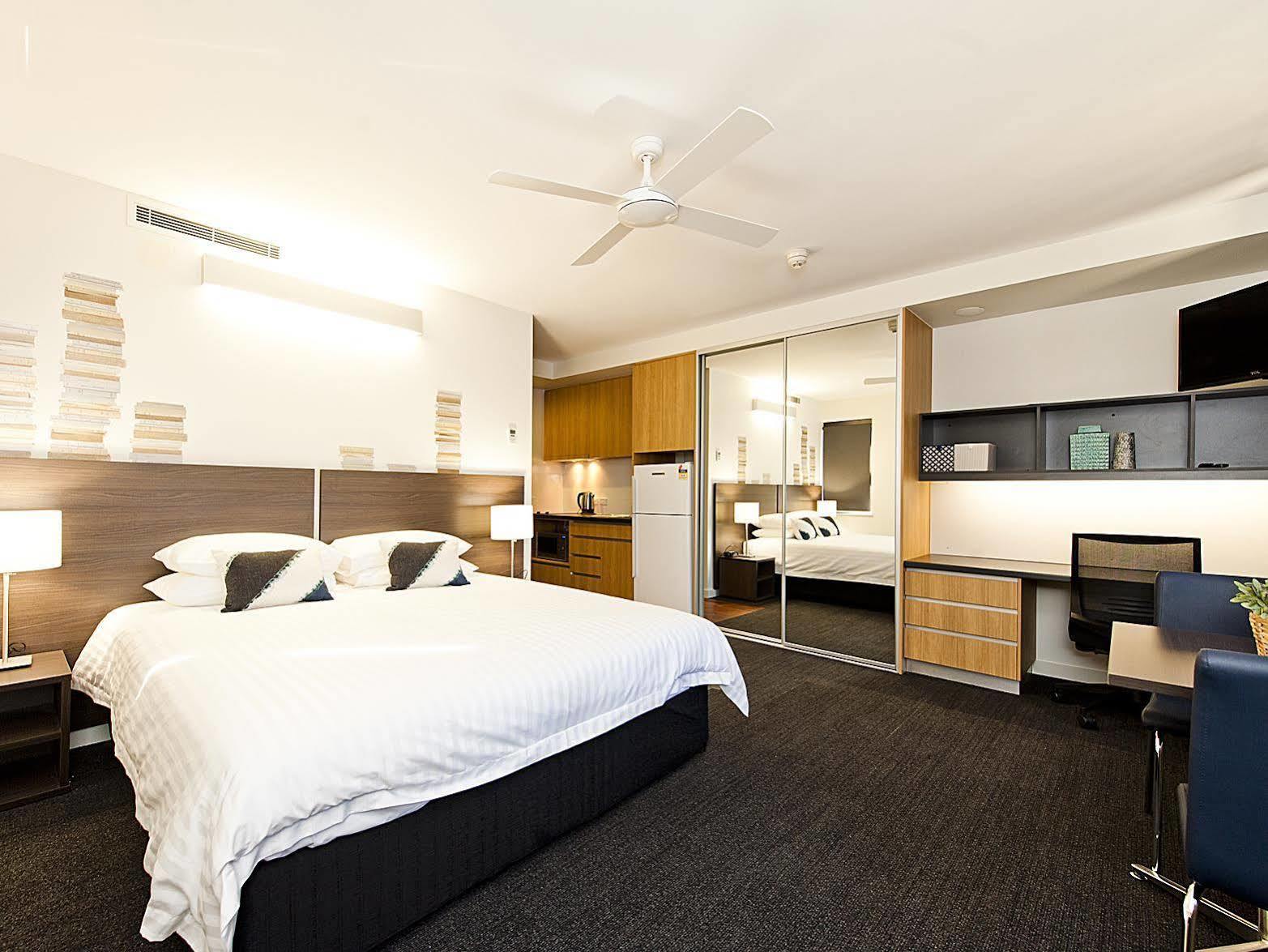 เซนต์ แคเธอรีน ออน พาร์ค Aparthotel เพิร์ท ภายนอก รูปภาพ